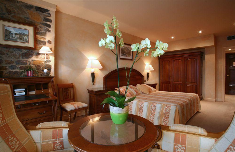 El Castell De Ciutat - Relais & Chateaux La Seu d'Urgell Zimmer foto