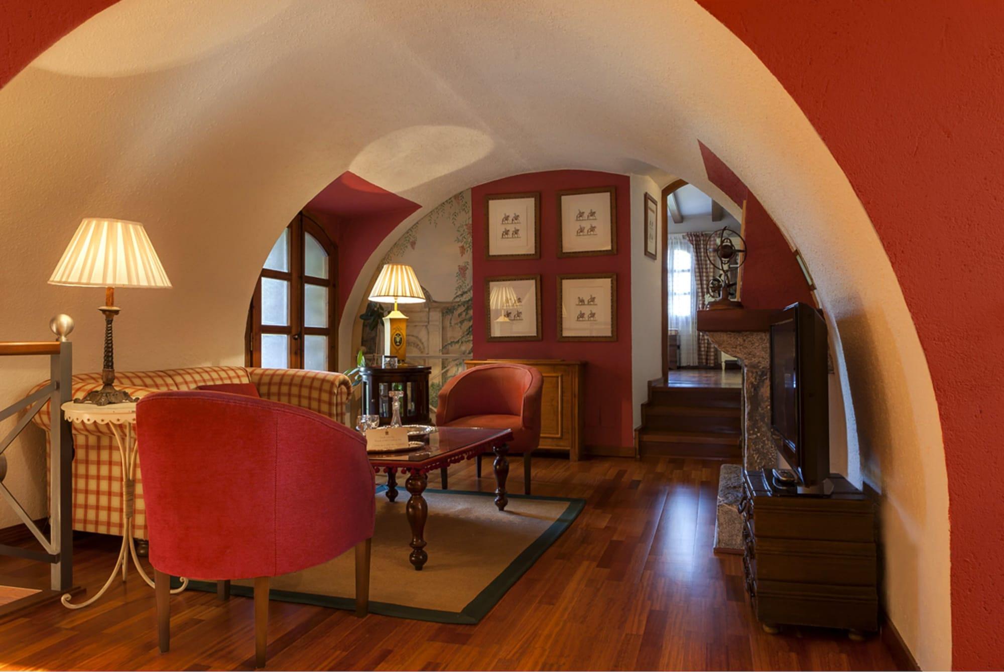 El Castell De Ciutat - Relais & Chateaux La Seu d'Urgell Exterior foto
